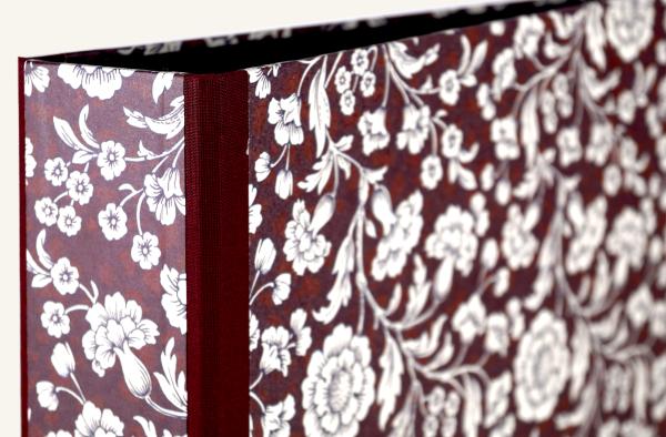 Bordeaux folder with white flowers